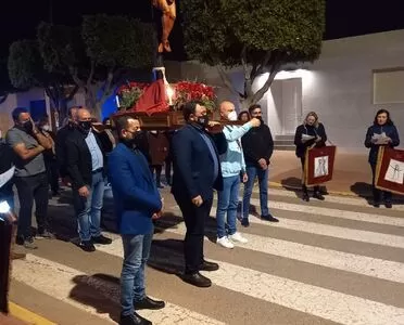 Viacrucis penitencial con la Santa Cruz