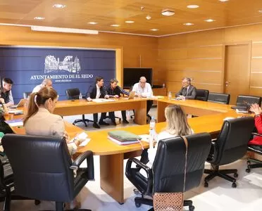 La Junta de Gobierno aprueba el proyecto de construcción del carril bici en la carretera del Faro de San Agustín con un presupuesto de 120.000 euros