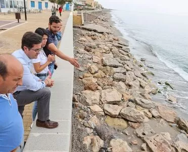 El alcalde exige máxima transparencia y el cumplimiento de los plazos para dar una solución urgente y definitiva a la situación “inaceptable” de la playa de Balerma