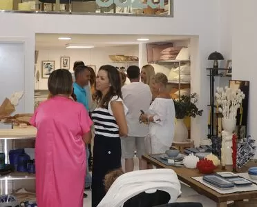 Los comerciantes de Balerma y Almerimar disfrutan de libertad horaria en verano gracias a la declaración de Zona de Gran Afluencia Turística