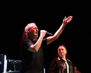 Camela hace cantar a todo el Auditorio los temas más populares de sus 30 años sobre los escenarios