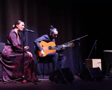 Mari Ángeles Fernández encandila al Teatro Municipal con la fuerza de su voz en la III Semana del Flamenco