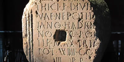 Pedestal Honorífico del Emperador Adriano